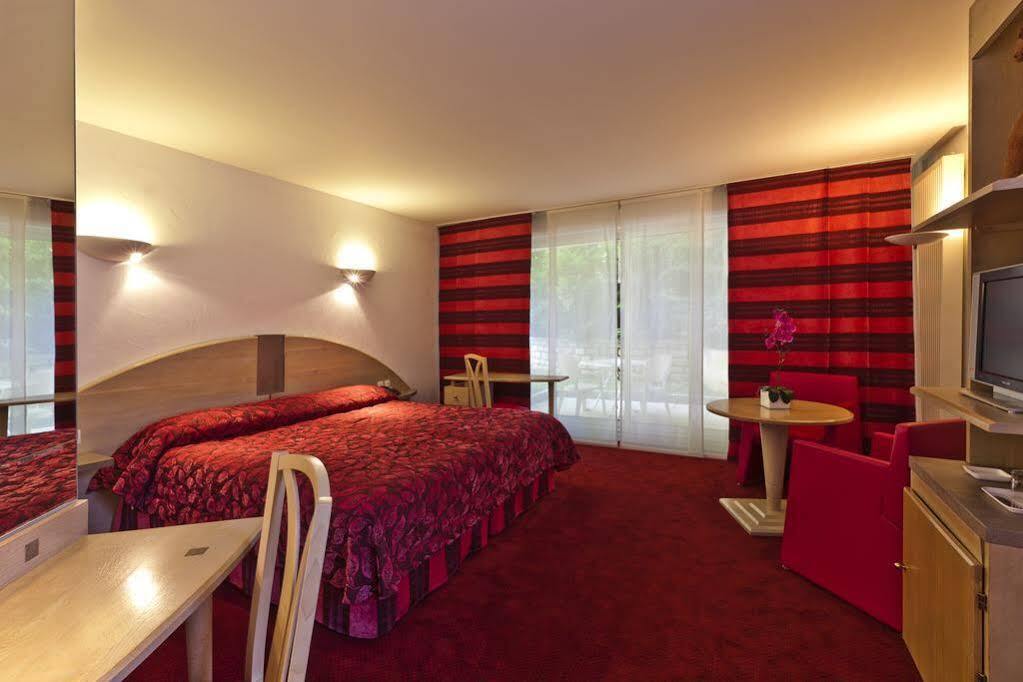 Logis Hotel Parenthese, Restaurant & Spa Chille Ngoại thất bức ảnh